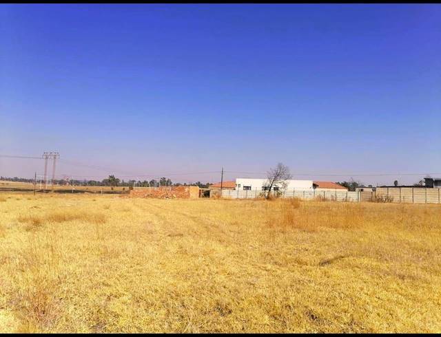 1,000M² VACANT LAND FOR SALE IN STRUISBULT